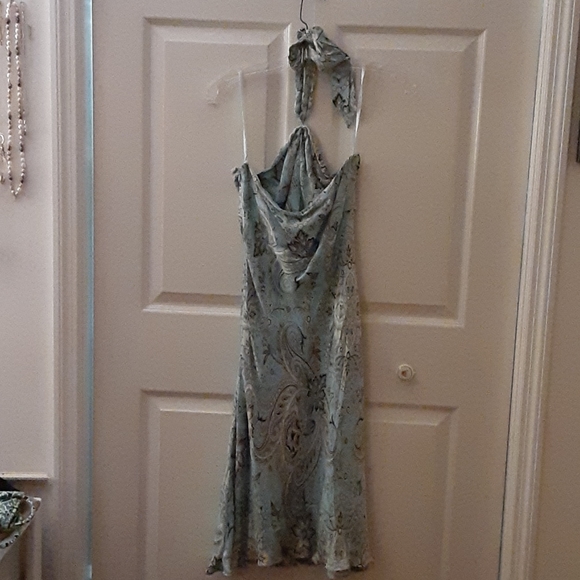 Ann Taylor blue and white floral halter dress - Picture 4 of 9